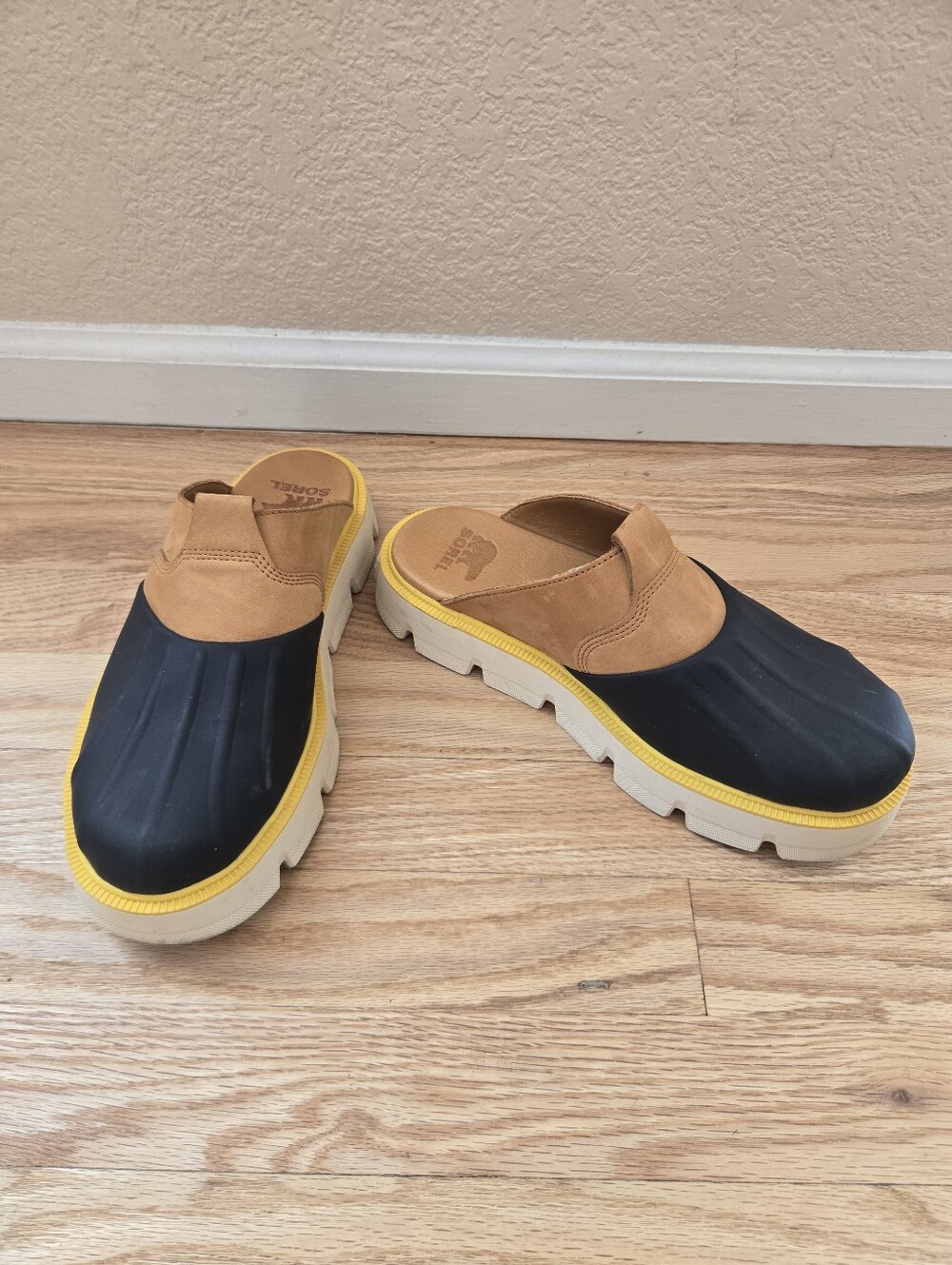 Sorel Rein Clogs - Picture 2 of 9